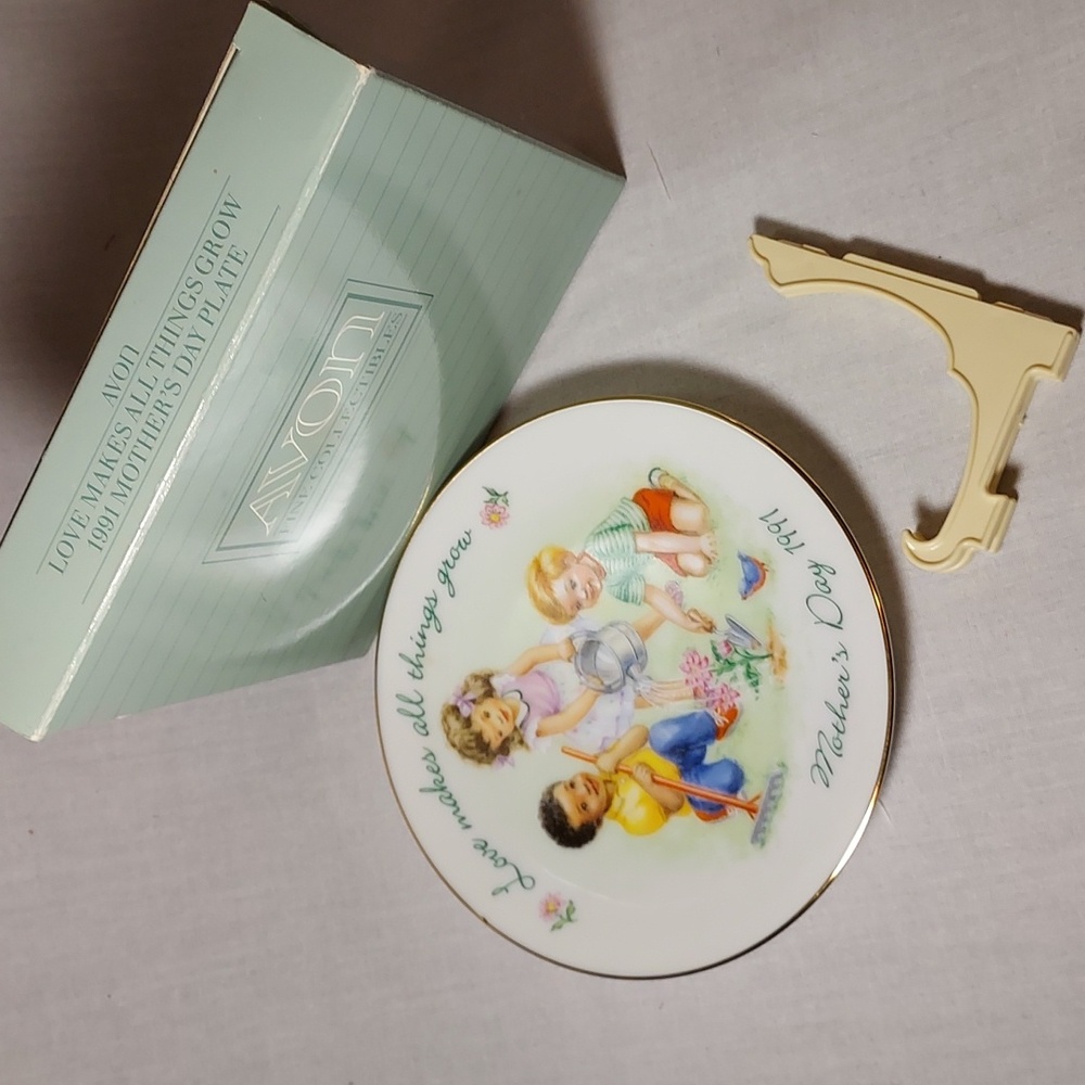 Vintage 1991 Avon Mother's Day Plate in Original Box